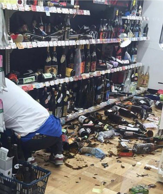 日本熊本县7级地震有点蹊跷（现场照片）