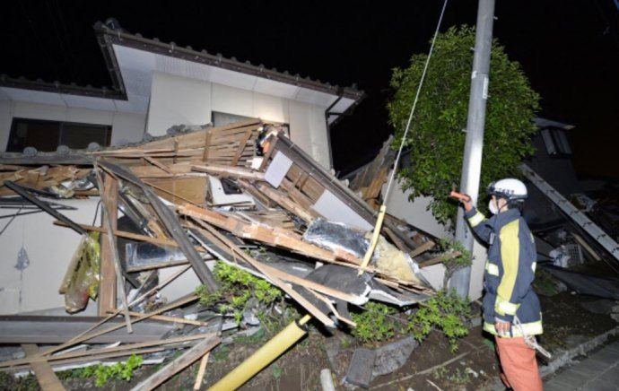 日本熊本县7级地震有点蹊跷（现场照片）