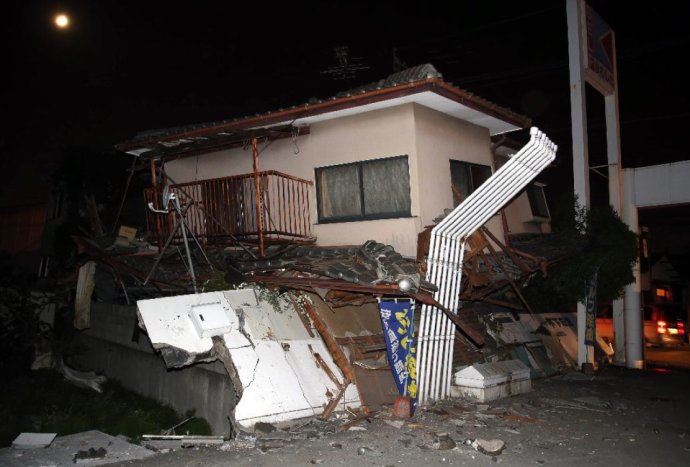 日本熊本县7级地震有点蹊跷（现场照片）