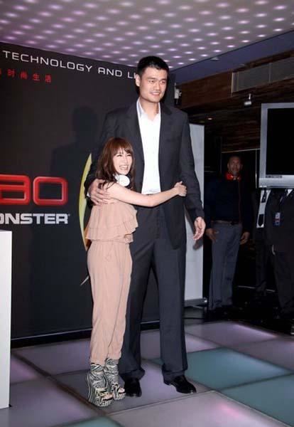 揭秘腿短女明星真实身高，看看谁的身高造假