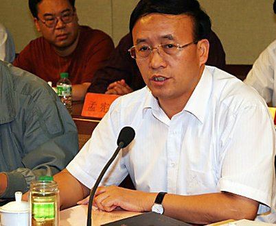 媒体评各地“表叔”：福建表叔遭曝光两月成疑案