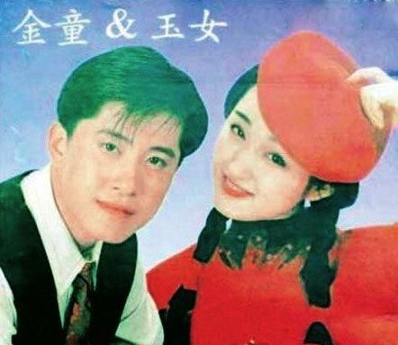 杨钰莹微博晒与毛宁亲密照有何用意