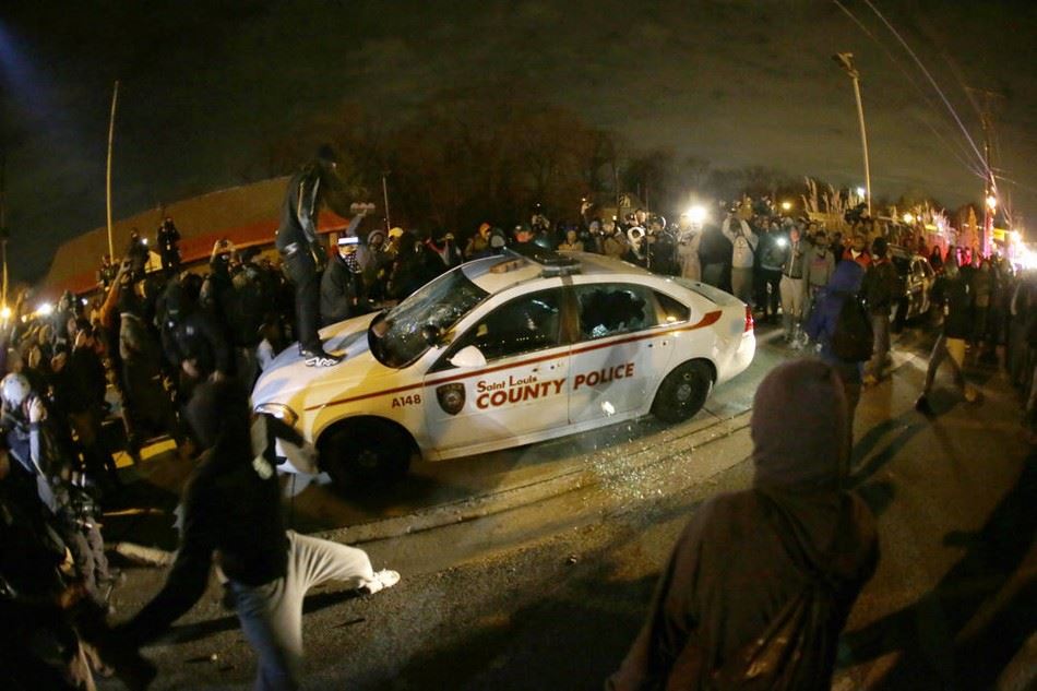 城管成立武装部，警察装备重机枪