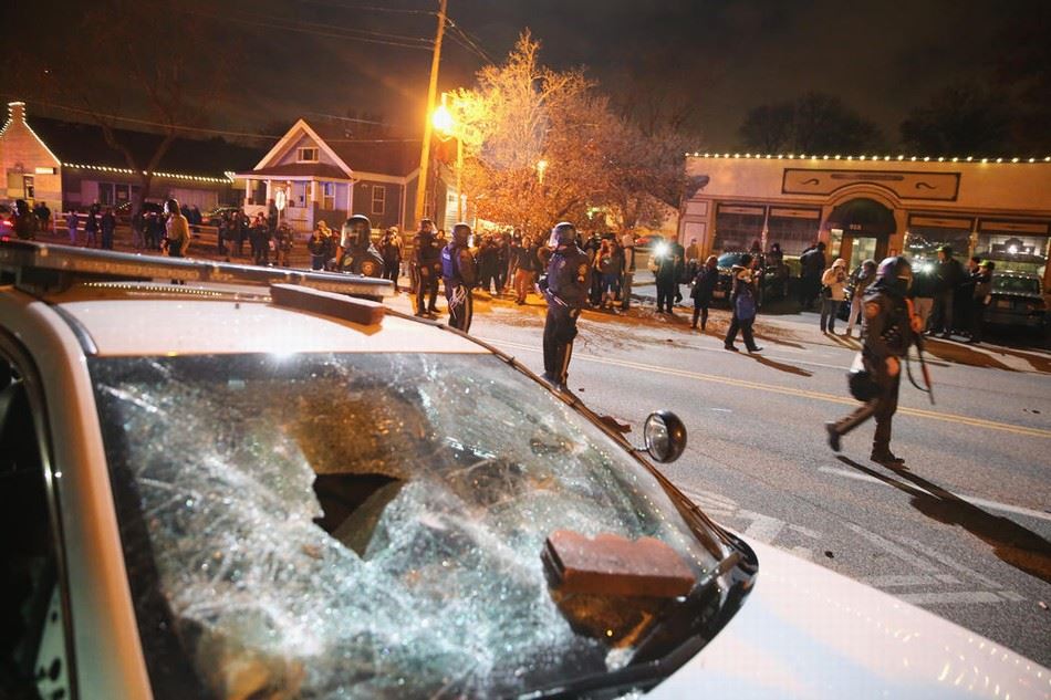 城管成立武装部，警察装备重机枪