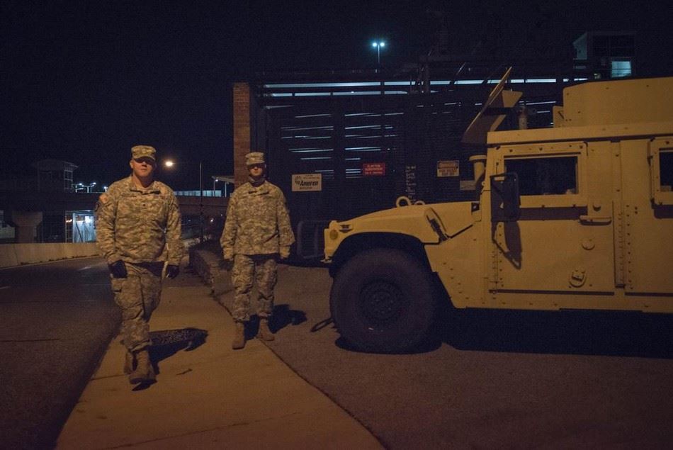 城管成立武装部，警察装备重机枪