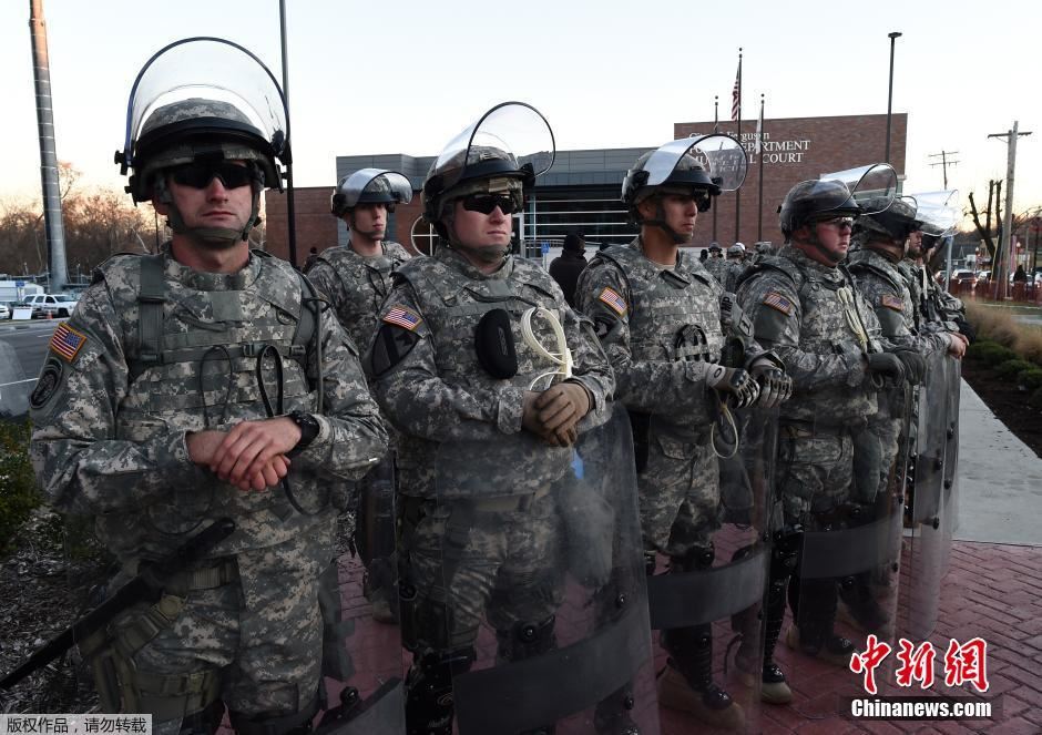 城管成立武装部，警察装备重机枪