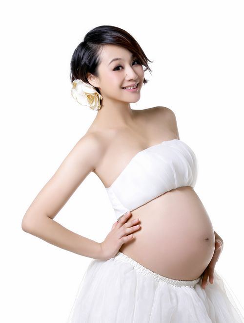 曹颖的大肚子暴露了什么(图)