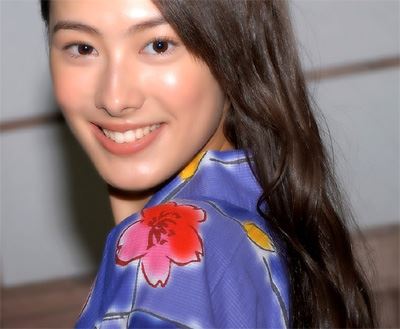 20位中外混血儿美女明星谁最养眼?(图)