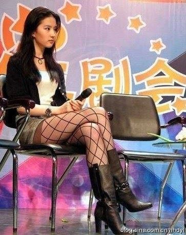 八一八十大美腿女星上演的丝袜致命诱惑（图）