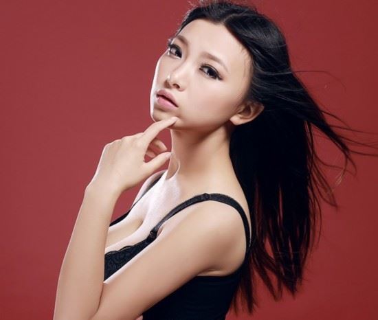 美女火车实习生爆乳性感照走红网络（图）