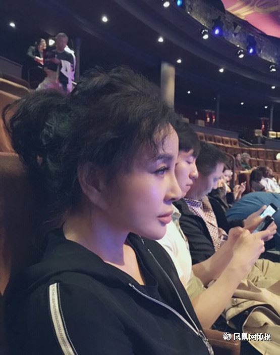 60岁刘晓庆侧脸无纹靠卵巢保养？（组图）