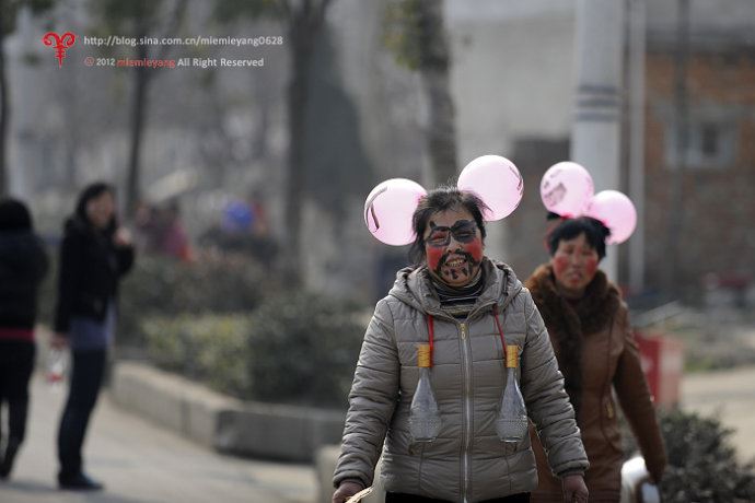 ■实拍•湖北襄阳街头迎亲惊现“烧火佬”