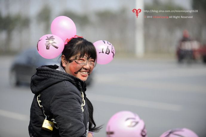 ■实拍•湖北襄阳街头迎亲惊现“烧火佬”