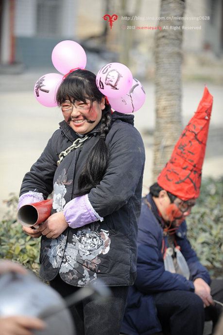 ■实拍•湖北襄阳街头迎亲惊现“烧火佬”