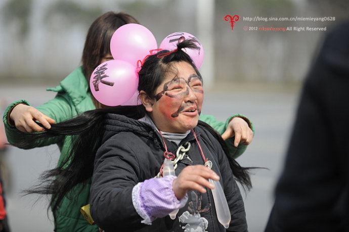 ■实拍•湖北襄阳街头迎亲惊现“烧火佬”