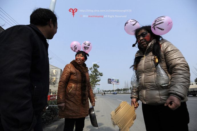 ■实拍•湖北襄阳街头迎亲惊现“烧火佬”
