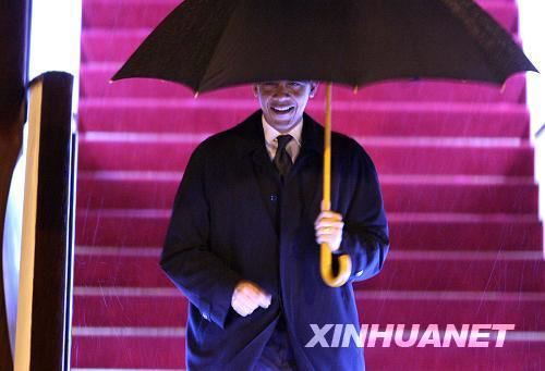 奥巴马抵上海 中国驻美大使和上海副市长接机