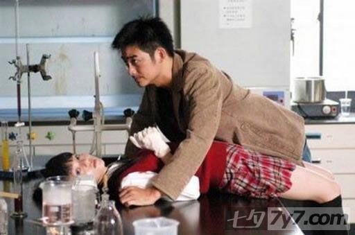 女明星为了演艺事业甘愿被“强暴”