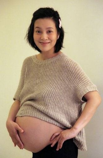 怀孕大肚照遭曝光的十大女星（图）