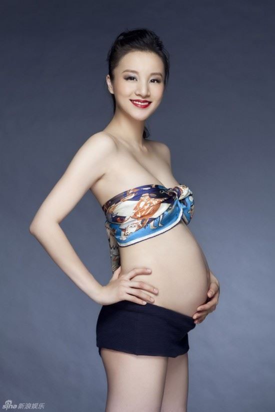 怀孕大肚照遭曝光的十大女星（图）