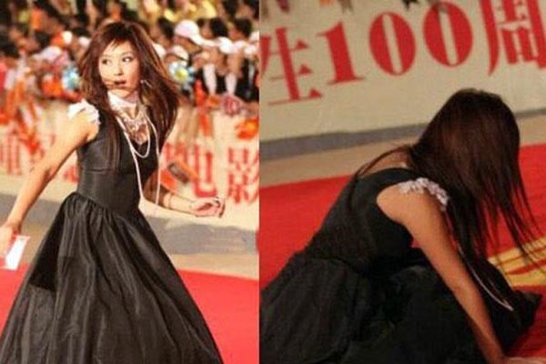 盘点十大女星红毯摔倒走光瞬间（图）