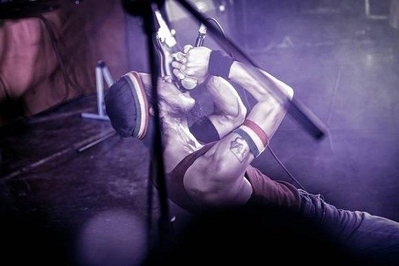 诗人吴吞：“舌头还是舌头，我还是我”