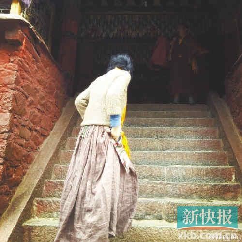 港媒称王菲铁定出家:卖楼套现作女儿基金