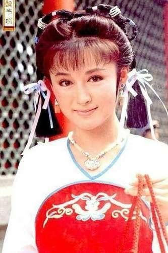 71岁潘迎紫近照，翩翩起舞比少女还嫩，绝世美魔女名不虚传