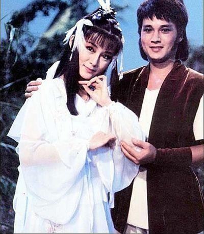 71岁潘迎紫近照，翩翩起舞比少女还嫩，绝世美魔女名不虚传