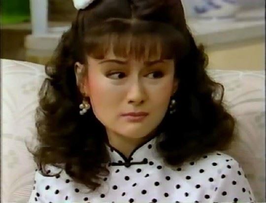 71岁潘迎紫近照，翩翩起舞比少女还嫩，绝世美魔女名不虚传