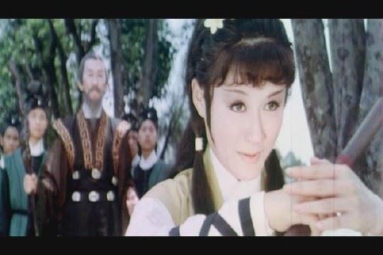 71岁潘迎紫近照，翩翩起舞比少女还嫩，绝世美魔女名不虚传
