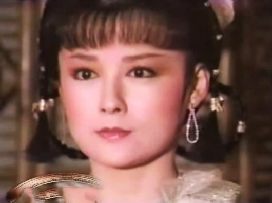 71岁潘迎紫近照，翩翩起舞比少女还嫩，绝世美魔女名不虚传