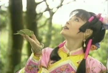 71岁潘迎紫近照，翩翩起舞比少女还嫩，绝世美魔女名不虚传