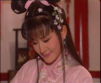 71岁潘迎紫近照，翩翩起舞比少女还嫩，绝世美魔女名不虚传