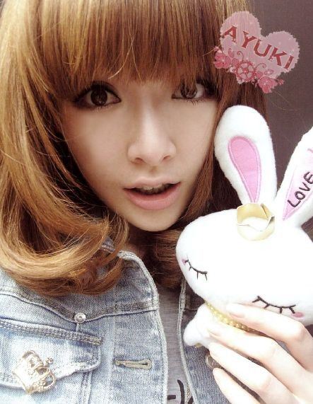 女神内勤走红男生“求交往” 揭网络美女“真相”