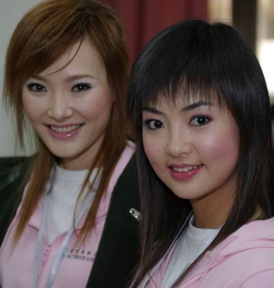 女神内勤走红男生“求交往” 揭网络美女“真相”