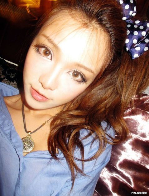 女神内勤走红男生“求交往” 揭网络美女“真相”