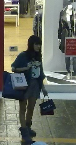 女神内勤走红男生“求交往” 揭网络美女“真相”