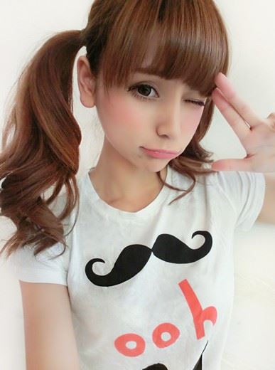 女神内勤走红男生“求交往” 揭网络美女“真相”