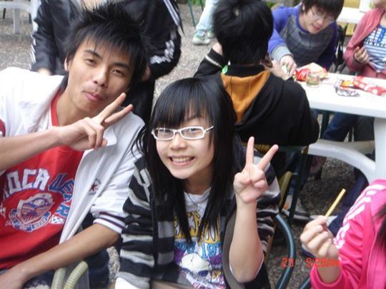 女神内勤走红男生“求交往” 揭网络美女“真相”