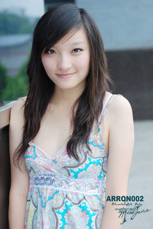 女神内勤走红男生“求交往” 揭网络美女“真相”