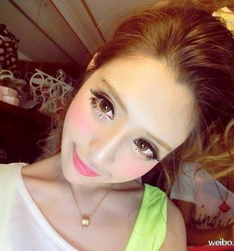 女神内勤走红男生“求交往” 揭网络美女“真相”