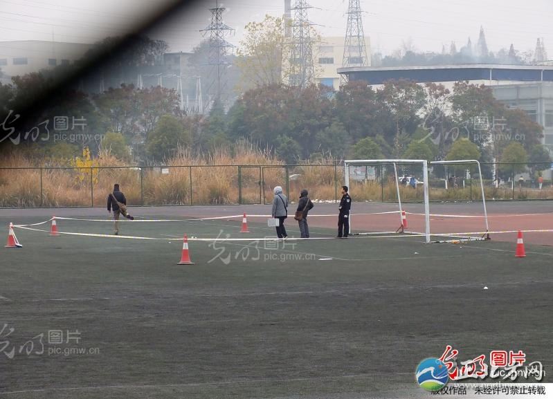 三峡大学昨发命案 传女子割喉身亡男子跳楼自杀