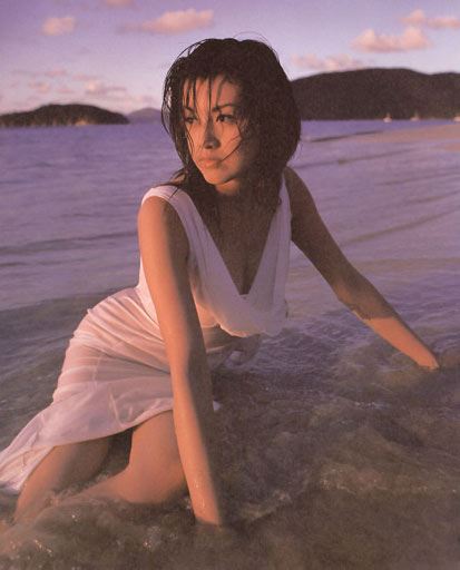 44岁藤原纪香美艳性感泳装照曝光（图）