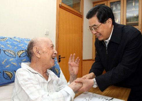 我们应该学习钱学森哪三种精神
