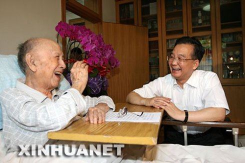 我们应该学习钱学森哪三种精神