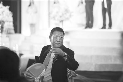 北京一村干部儿子婚礼在国家会议中心大宴会厅举行