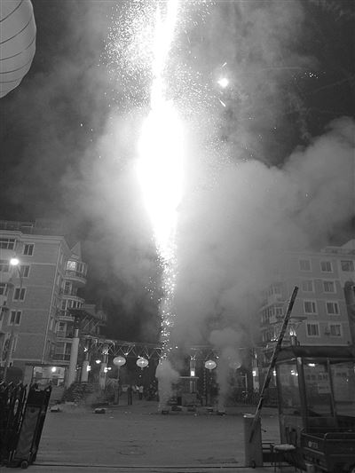 北京一村干部儿子婚礼在国家会议中心大宴会厅举行