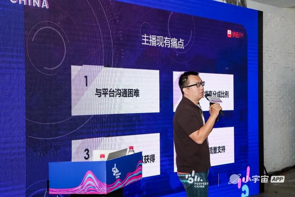 梁文道、姜思达跨界对谈,一场“重要的少数人”的狂欢