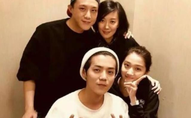 黄子韬出道多年无绯闻想恋爱，比吴亦凡鹿晗难脱单，张艺兴也单身